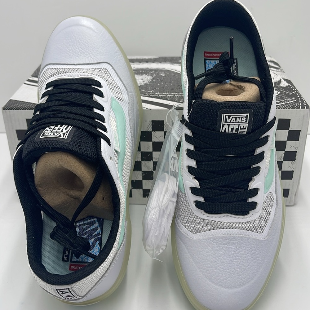 Vans WMNS Ave Mint
VN0A5JIBM2T
Sneakers - Picture 12 of 16